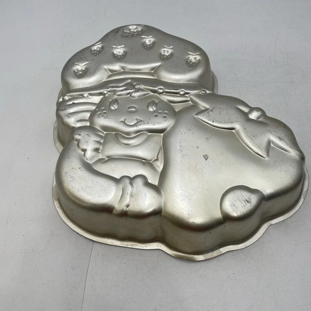 Wilton Strawberry Shortcake Shaped Cake Pan #502-3835 Vtg 1981 Aluminum